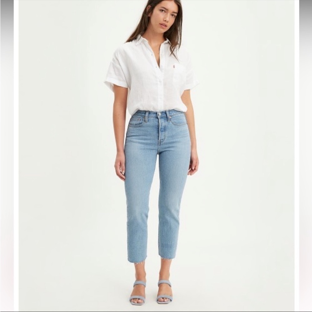 Levi's Wedgie Straight High Waist Button Fly NWT
Jeans Size 28X28